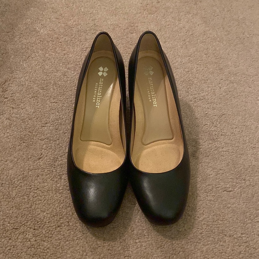 Brand New leather Naturalizer pumps